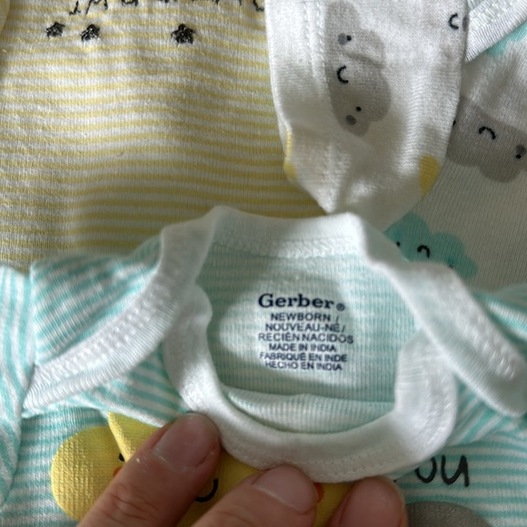 Set of 5 Gerber Newborn Onesies - Picture 2 of 2